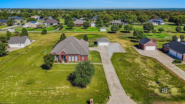 1687 Sportsman Lane, Van Alstyne, TX 75495