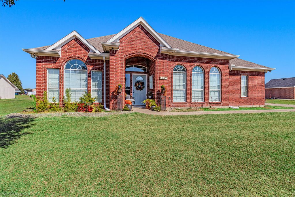 1687 Sportsman Lane, Van Alstyne, TX 75495