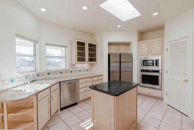 8203 Indigo Court NE, Albuquerque, NM 87122