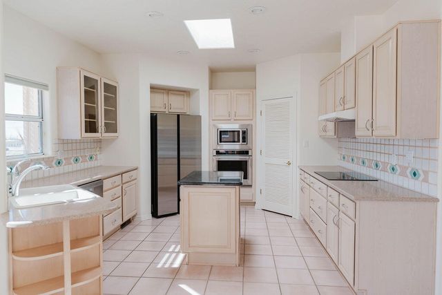 8203 Indigo Court NE, Albuquerque, NM 87122