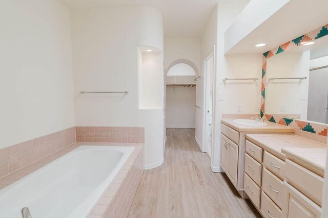 8203 Indigo Court NE, Albuquerque, NM 87122