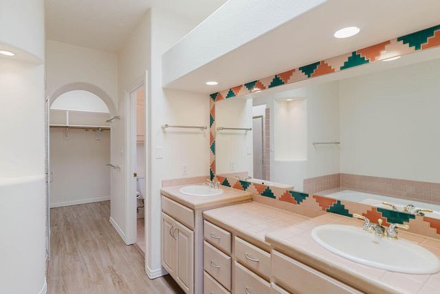 8203 Indigo Court NE, Albuquerque, NM 87122