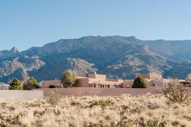 8203 Indigo Court NE, Albuquerque, NM 87122