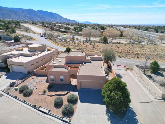 8203 Indigo Court NE, Albuquerque, NM 87122