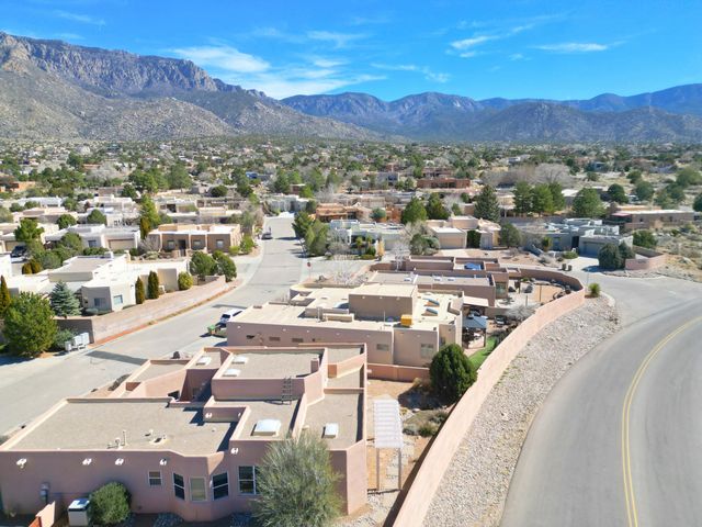8203 Indigo Court NE, Albuquerque, NM 87122