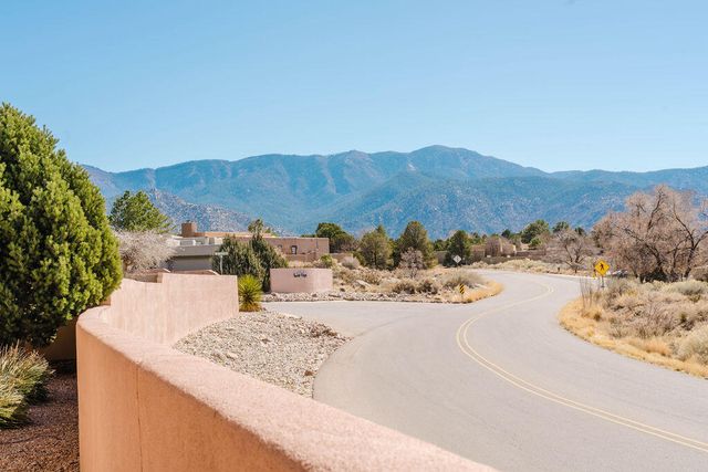 8203 Indigo Court NE, Albuquerque, NM 87122