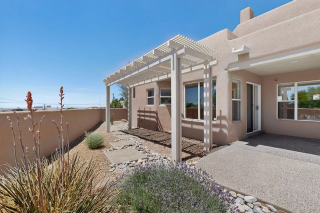 8203 Indigo Court NE, Albuquerque, NM 87122