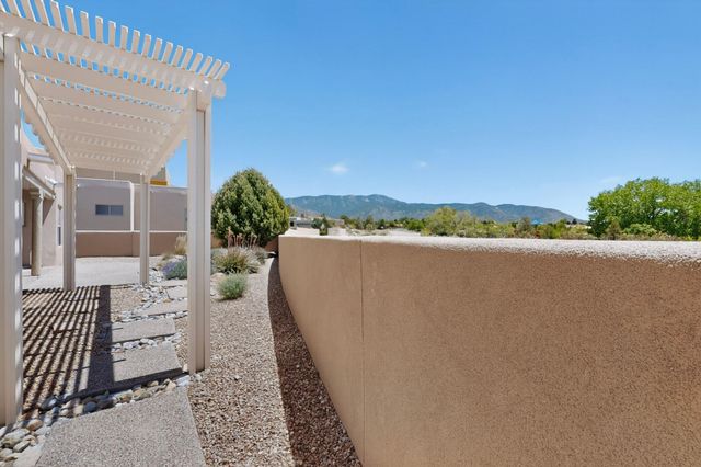 8203 Indigo Court NE, Albuquerque, NM 87122