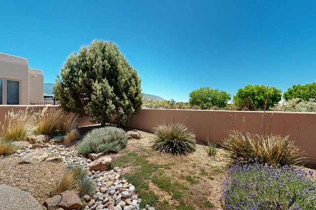 8203 Indigo Court NE, Albuquerque, NM 87122
