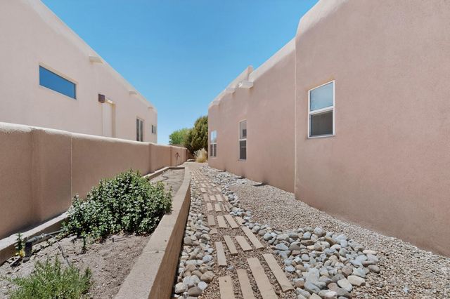 8203 Indigo Court NE, Albuquerque, NM 87122