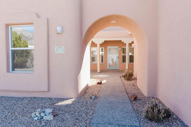 8203 Indigo Court NE, Albuquerque, NM 87122
