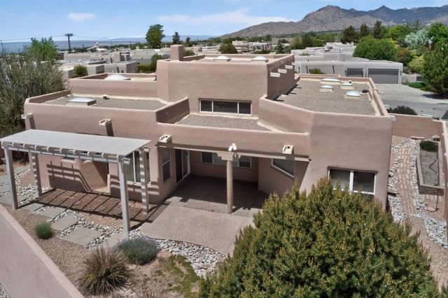 8203 Indigo Court NE, Albuquerque, NM 87122