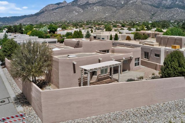 8203 Indigo Court NE, Albuquerque, NM 87122