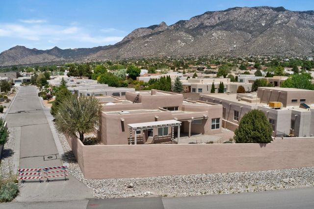 8203 Indigo Court NE, Albuquerque, NM 87122
