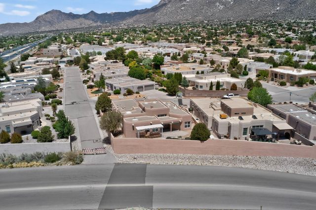 8203 Indigo Court NE, Albuquerque, NM 87122