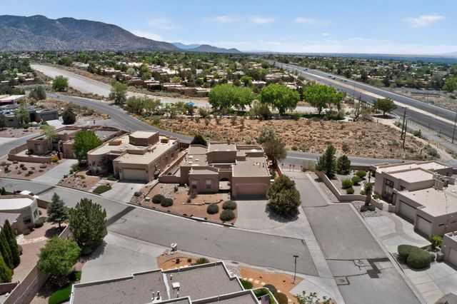 8203 Indigo Court NE, Albuquerque, NM 87122