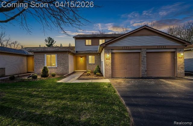 35601 Pheasant Lane, Westland, MI 48185