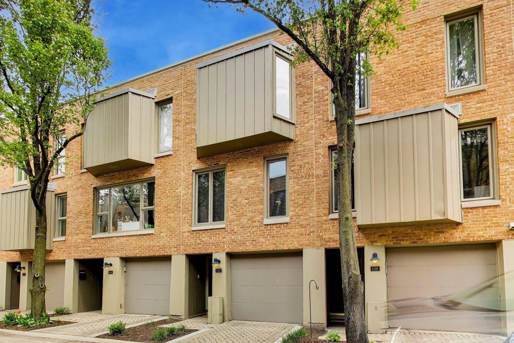 Image 2 of property listing at 132 Frank Lloyd Wright Lane, Oak Park, IL 60302