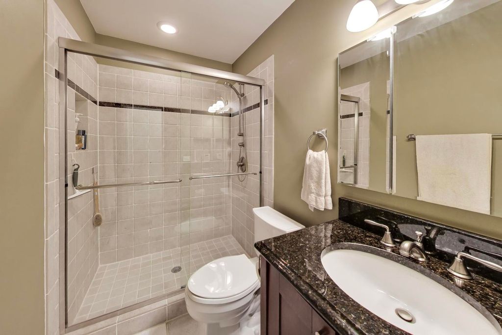 Image 17 of property listing at 132 Frank Lloyd Wright Lane, Oak Park, IL 60302