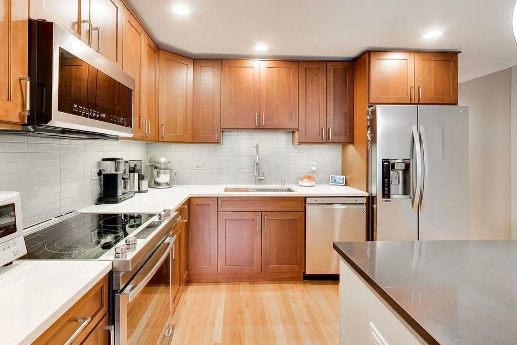 Image 10 of property listing at 132 Frank Lloyd Wright Lane, Oak Park, IL 60302