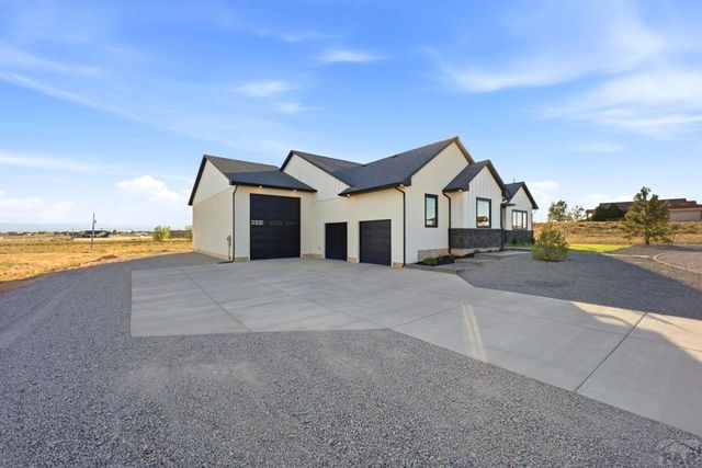 1237 N Challenger Pl, Pueblo West, CO 81007