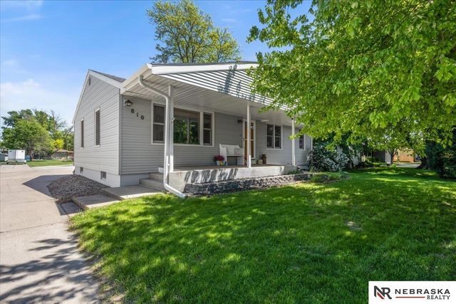 810 N Garden City Road, Fremont, NE 68025