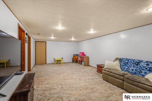 810 N Garden City Road, Fremont, NE 68025