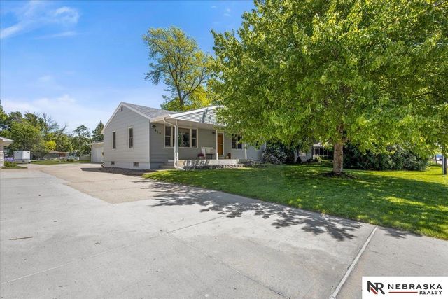 810 N Garden City Road, Fremont, NE 68025