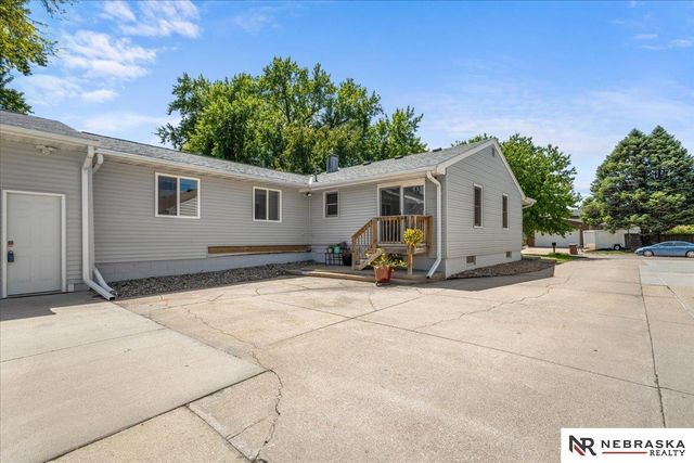 810 N Garden City Road, Fremont, NE 68025