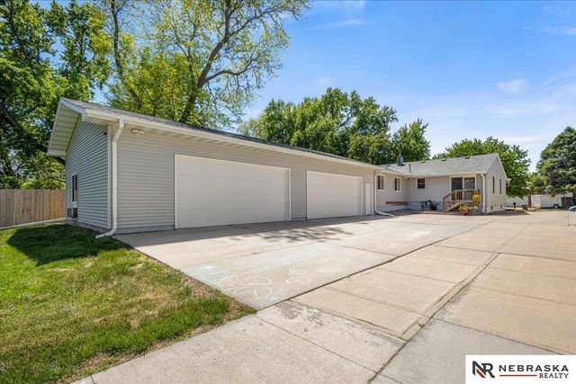810 N Garden City Road, Fremont, NE 68025