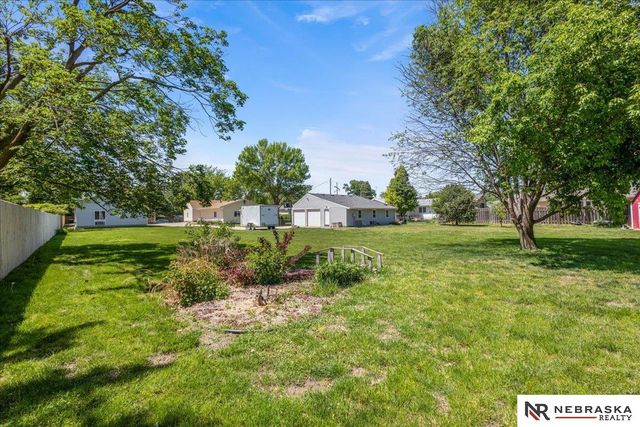 810 N Garden City Road, Fremont, NE 68025