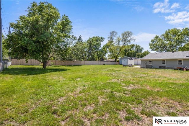 810 N Garden City Road, Fremont, NE 68025