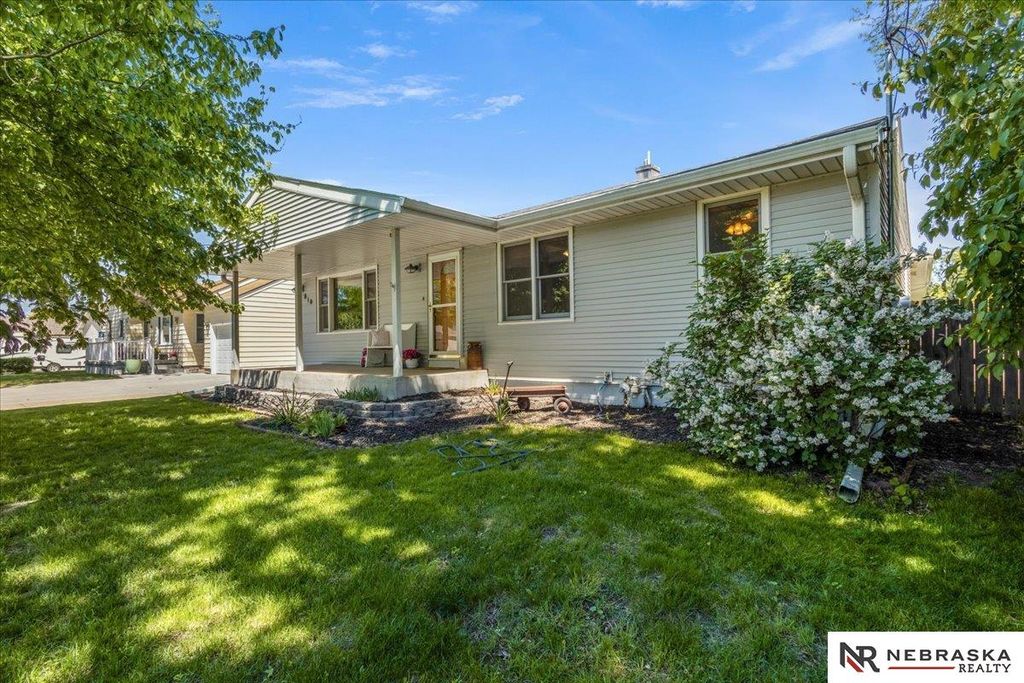 810 N Garden City Road, Fremont, NE 68025