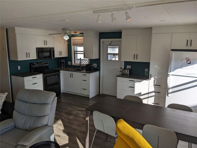 800 32ND AVENUE S 612, St Petersburg, FL 33705