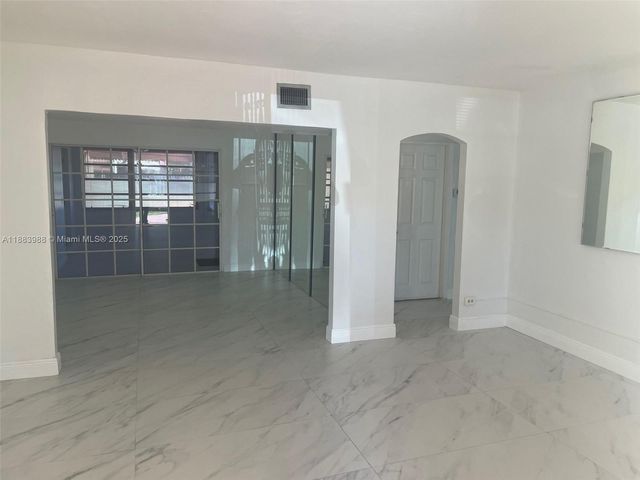 971 E 18th St, Hialeah, FL 33013