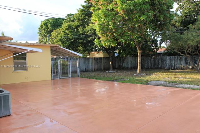 971 E 18th St, Hialeah, FL 33013