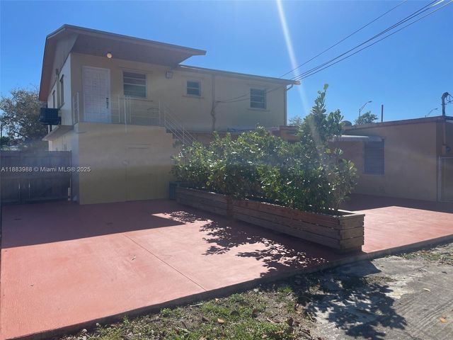 971 E 18th St, Hialeah, FL 33013