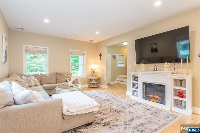 88 Mathews Avenue, Riverdale Borough, NJ 07457