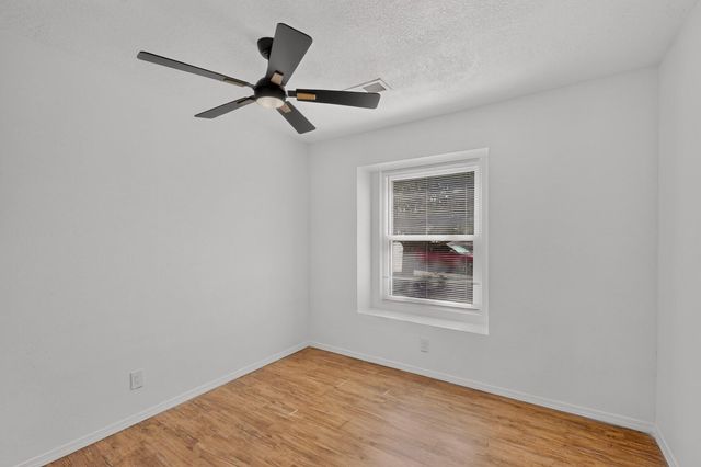 541 7th Avenue NE, Rio Rancho, NM 87124