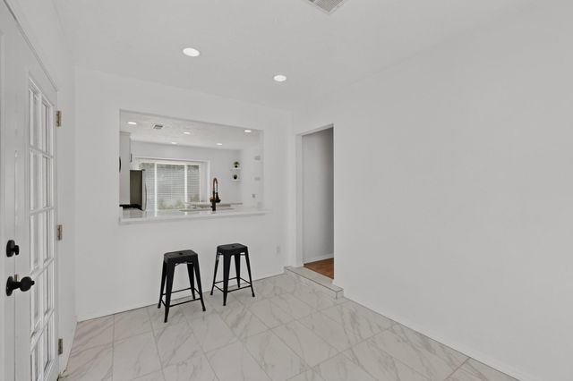 541 7th Avenue NE, Rio Rancho, NM 87124