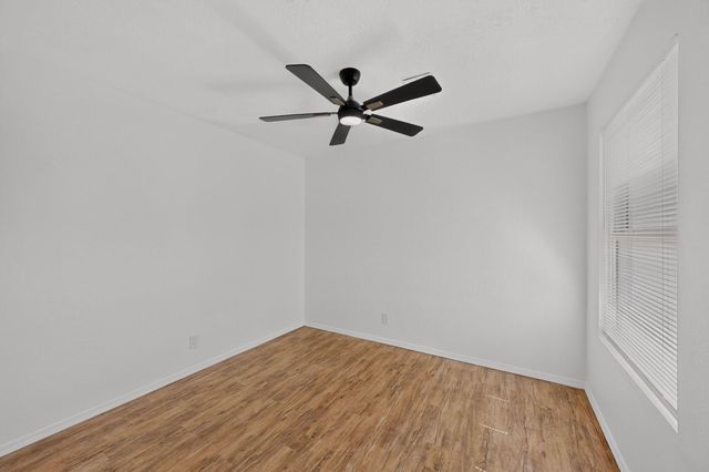 541 7th Avenue NE, Rio Rancho, NM 87124