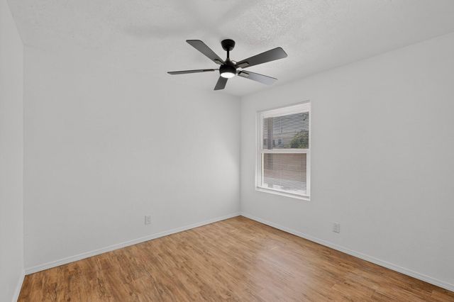 541 7th Avenue NE, Rio Rancho, NM 87124