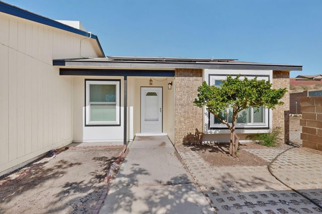 541 7th Avenue NE, Rio Rancho, NM 87124