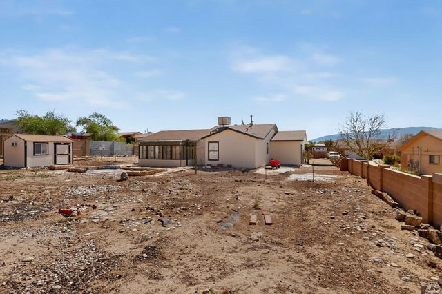 541 7th Avenue NE, Rio Rancho, NM 87124