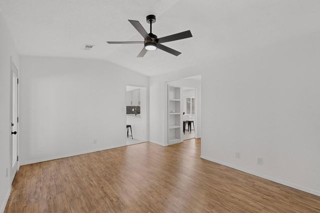 541 7th Avenue NE, Rio Rancho, NM 87124