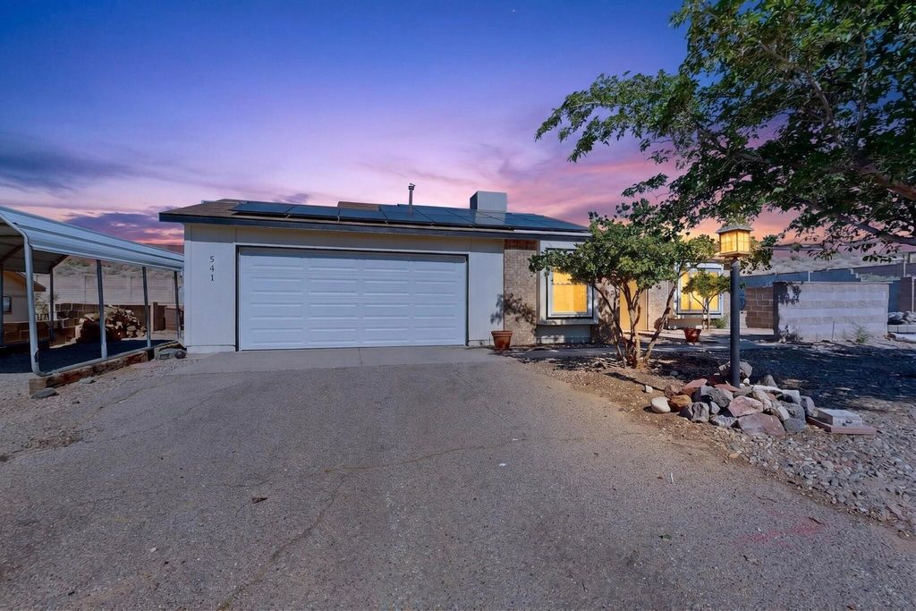 541 7th Avenue NE, Rio Rancho, NM 87124