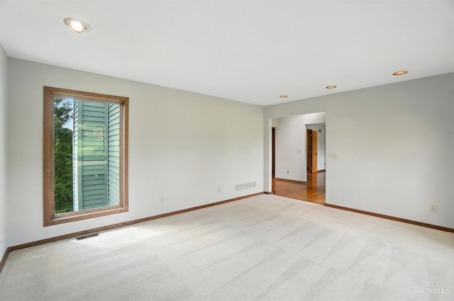 10301 Giverny Boulevard, Evendale, OH 45241