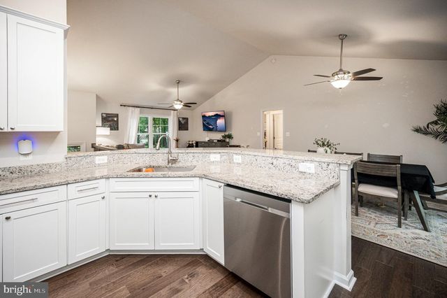 201 FAIRWAY DR, Locust Grove, VA 22508