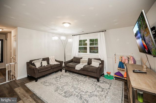 201 FAIRWAY DR, Locust Grove, VA 22508