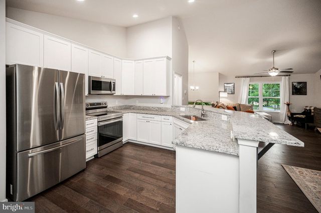 201 FAIRWAY DR, Locust Grove, VA 22508